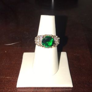 Gold ring with green center diamond!